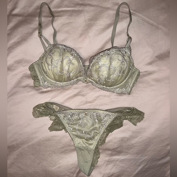 Lacey lingerie - Picture 4 of 4